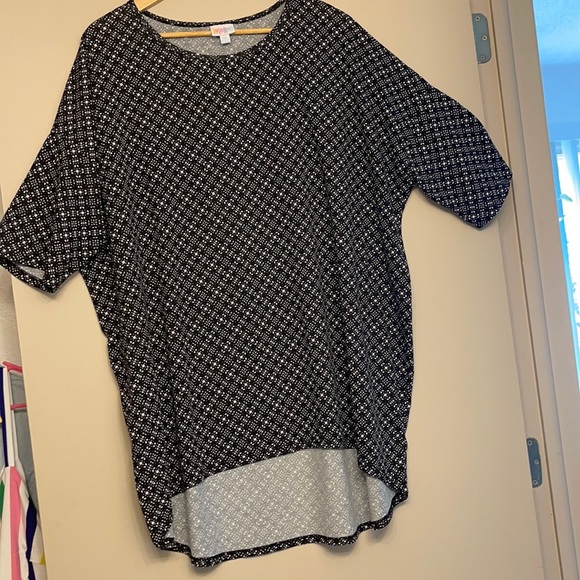 LuLaRoe Tops - LuLaRoe High-Low Plus Top 2x